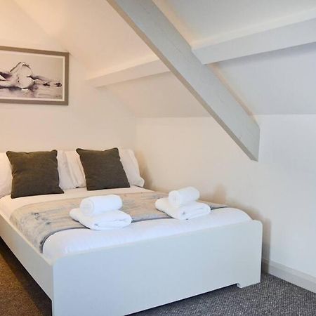 Modern Attic Studio Apartment With Harbour Views Penzance Buitenkant foto