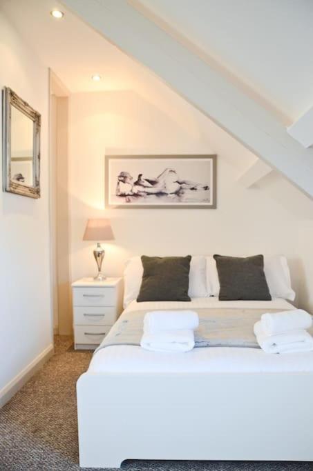 Modern Attic Studio Apartment With Harbour Views Penzance Buitenkant foto